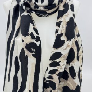 FOULARD LEOPARD  CLAIR   REF :LL 03 80% VISCOSE  20% LAINE 15 € pièce      25 € LES 2